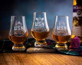 Vaso de whisky Glencairn de la Armada: regalo para suboficial mayor tallado en arena