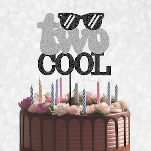 グリッターカスタムサングラス 2つのクールなケーキトッパー - ビーチバースデーテーマ、2歳の誕生日、2歳の誕生日、夏の誕生日パーティー、ビーチテーマ