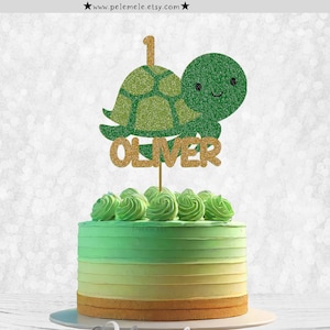 カスタム タートル ケーキ トッパー - 亀のケーキ トッパー、亀の誕生日デコレーション、パーソナライズされたケーキ トッパー、グリッター ケーキ サイン、オーシャン ケーキ トッパー