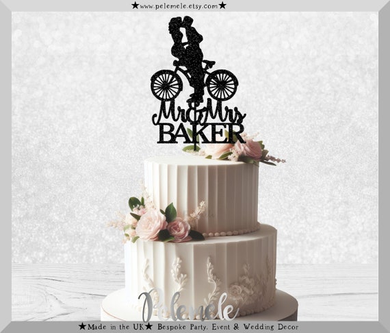 Topper Para Tarta De Boda - Pareja En Bicicleta, Acrílico Blanco 13.5x14.5 Cm | Decoración Elegante Para Pasteles De Boda Y Aniversario