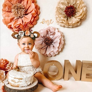 1 Fiori di carta di grandi dimensioni e 2 di grandi dimensioni 3 pezzi. Compleanno della ragazza. Festa della principessa. Decorazione nursery. Doccia bambino. Festa per bambini