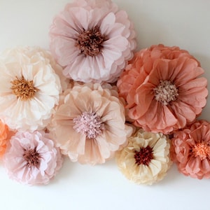 Flores de papel de gran tamaño, 8 unidades. Tonos de rubor rosa ceniza/tostado polvoriento para centro de mesa de boda. Decoración rústica de pared boho. Flores impresionantes.