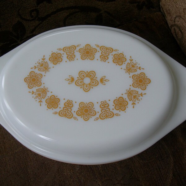 Pyrex Casserole ovenware with Lid Dutch Oven Style Cinderella Oblong Glass bowl 2.5 Quart Butterfly Gold