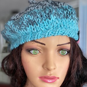 Handgestrickte Baskenmütze