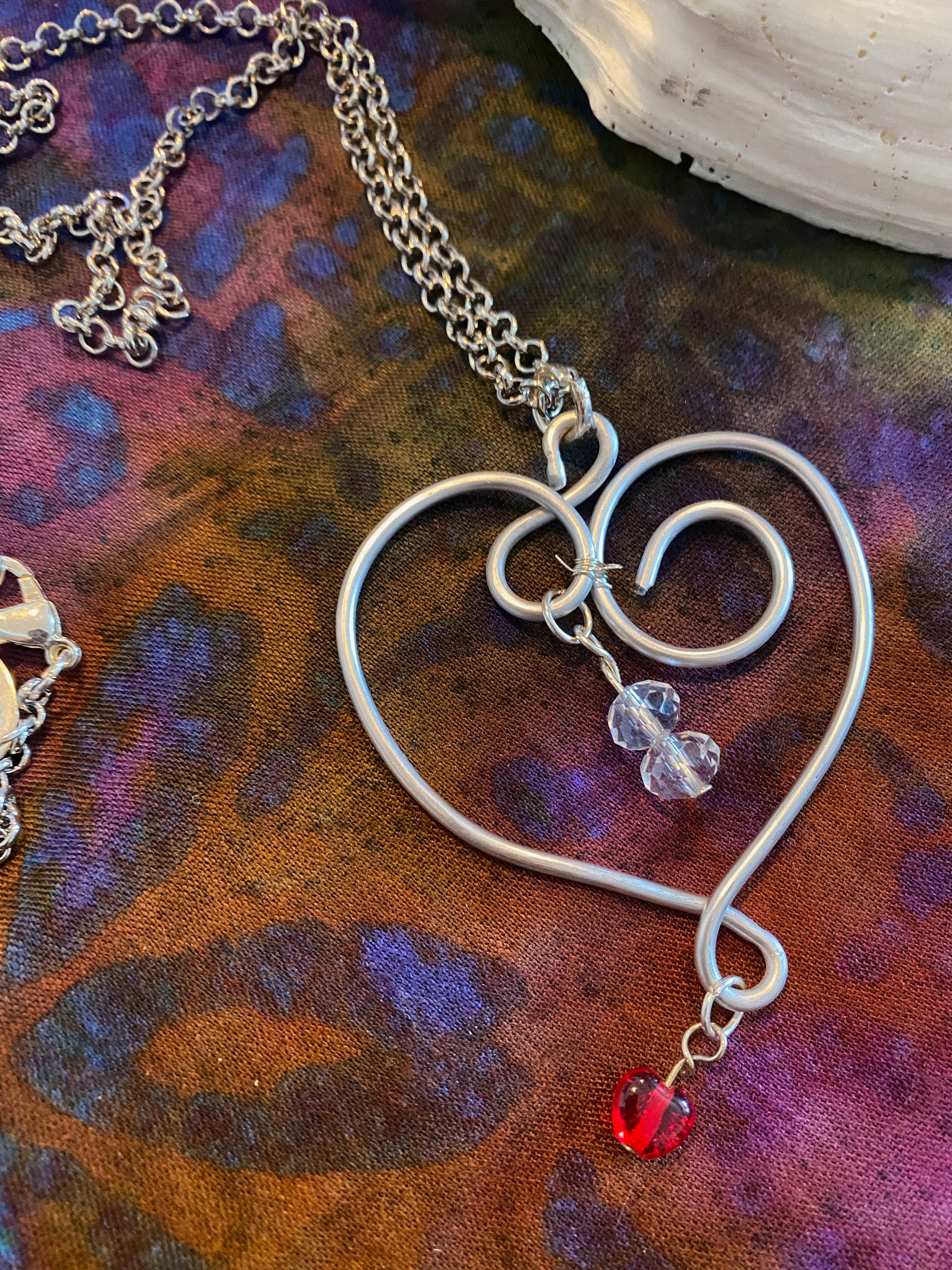 Herzförmige Ohrringe Damen • Regenbogenfarben • Acryl • Süß & Elegant • Für Festivals