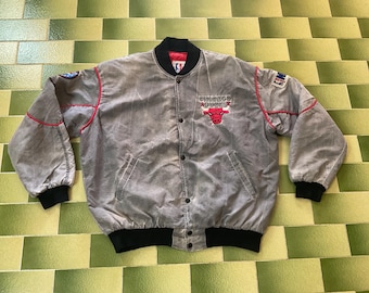 Kurtka bomberka NBA Chicago Bulls z lat 90. w stylu vintage, rozmiar L, wyprodukowana w USA