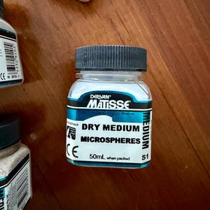 Derivan Matisse Microspheres Dry Medium: Texture Additive for painting mixed media