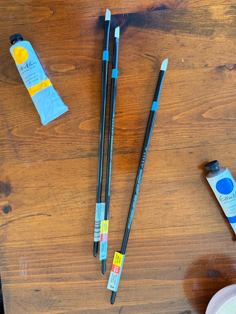 long handle Princeton oil paint brushes on wooden surface edusite https://edusite.etsy.com