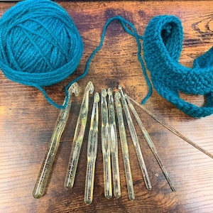 Crochet hooks Plastic with golden speks