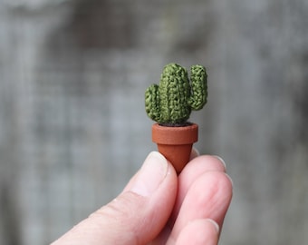 Plante de cactus crochetée miniature. Plante en pot. Cactus au crochet vert. Cactus Saguaro, mexicain,