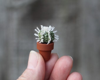 Miniature faux cactus crochet plant in wooden pot collectable amigurumi dollhouse miniature 1/12 artificial plant home decor potted cacti