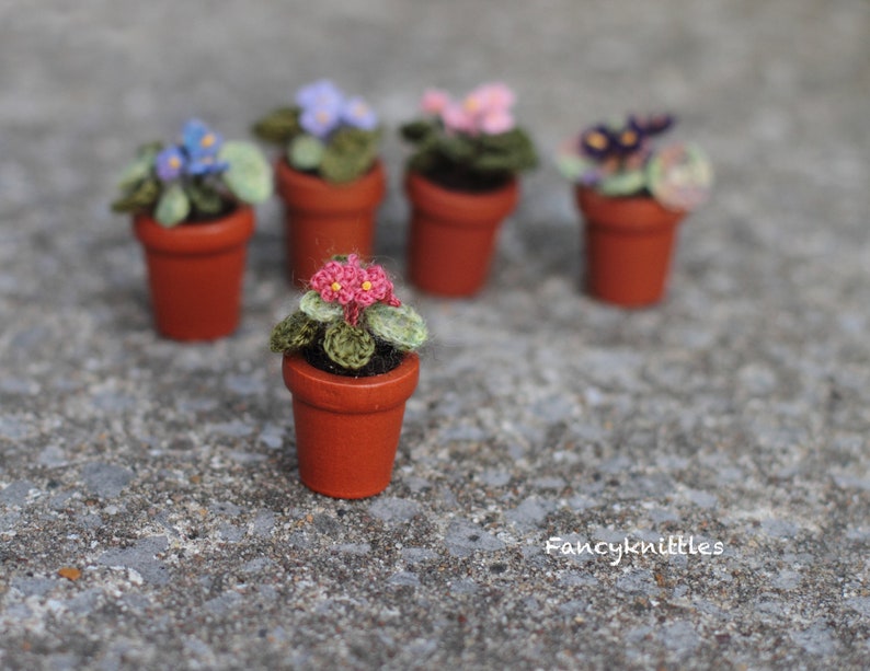 Tiny Crochet African Violet in the Wooden Pot, Dollhouse Miniature Plants, Collectable Mini Floral Gift, Fairy Garden Fake Flower 5 - coral