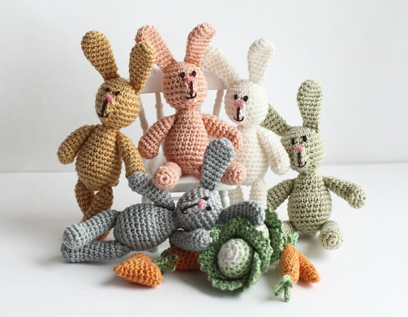 Grey Bunny with Carrot Heart, Crochet Rabbit, Crochet Amigurumi Doll. 画像 6