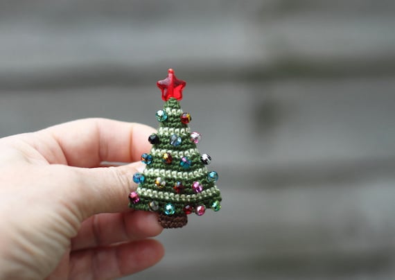 animatie Peuter pakket Gehaakte kerst broche miniatuur kerstboom broche - Etsy België