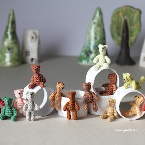 Miniaturowa zabawka w kształcie misia szydełkowego, lalka 1-calowa, mała lalka szydełkowa, mikro miniaturowa Amigurumi do kolekcjonerskiej skali 1/12