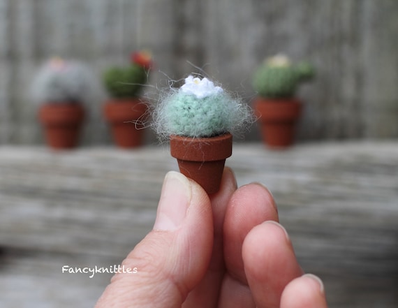 Miniature fake plant Crochet cacti Crocheted potted plant cactus Micro miniature cactus Dollhouse miniature Light green, brown, white