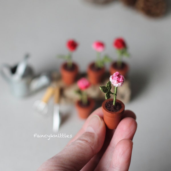 One miniature crochet rose choose the color red pink dollhouse miniature potted flowers plants collectable mini home decor tiny amigurumi