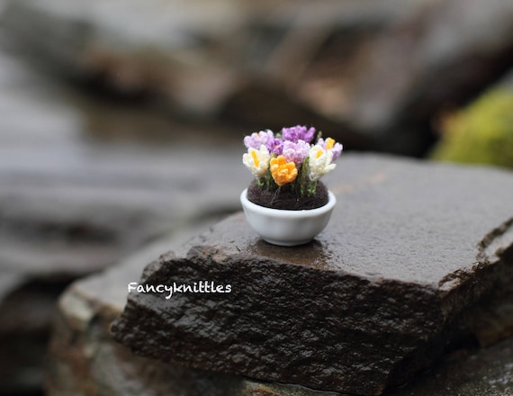 Crocus Composition in the Ceramic Bowl, Crochet Art Miniature Dollhouse Plant Decor, Tiny Fake Flowers Collectable Spring Bouquet for Mother