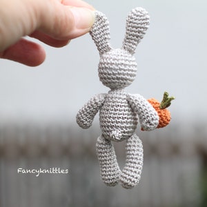 Grey Bunny with Carrot Heart, Crochet Rabbit, Crochet Amigurumi Doll. 画像 4