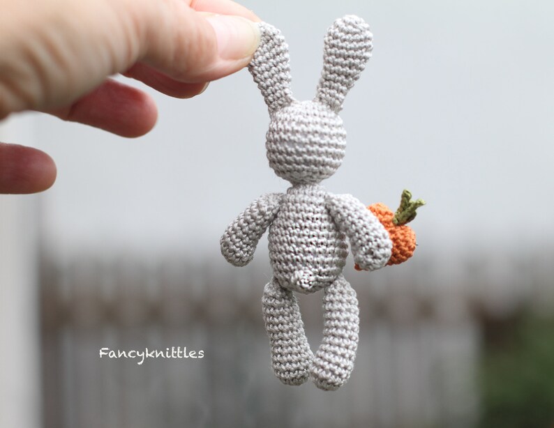 Grey Bunny with Carrot Heart, Crochet Rabbit, Crochet Amigurumi Doll. 画像 4
