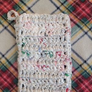 手作りポーチ（小さなリサイクルプラスチックかぎ針編み）