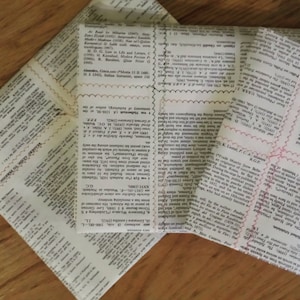 Upcycled Bookpage Geschenkverpackung - kleine Bögen