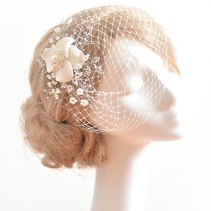 Bridal white birdcage veil, Mini veil with flower, Birdcage veil clip, weddiong hair accessory,  Wedding