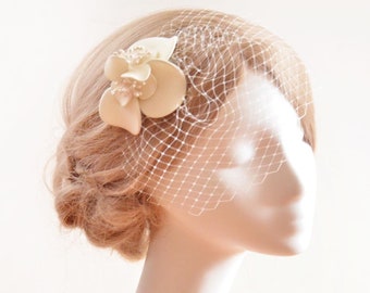 Simple ivory birdcage veil with fascinator, Mini hair flower with netting, Wedding accessories for brides, Floral headpiece, Hair piece