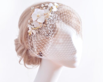 Birdcage veil with decorative floral headpiece, Wedding hair accessory, Bridal hairpiece with netting, Floral hair decoration,