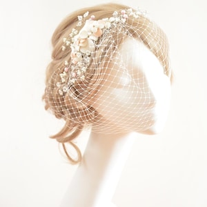 Ivory mini birdcage veil headband with flowers, White birdcage veil headpiece, Bridesmaids gifts, Hair comb First Communion decoration,