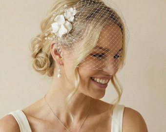 Romantic Bandeau Birdcage Veil with Two Floral Hairpins – A Modern Twist on Classic Elegance
