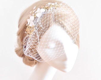 Delicate floral birdcage veil headband, Bridal headpiece with flowers, Flower hair decoration with netting,  Bridesmaid gifts