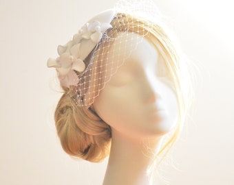 Unique large fascinator with a delicate birdcage veil, Bridal hat alternative with netting, Wedding hair decoration, simple fascinator