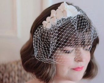 White flower fascinator veil clip, Bridal headpiece with netting, Wedding hair accessories