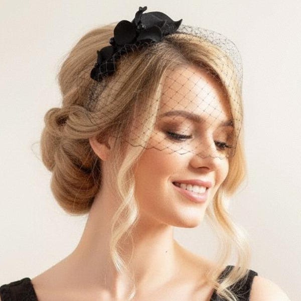 Schwarzer Schleier Birdcage mit Blumen: Ghotischer Fascinator Haarreif, Trauerschmuck fürs Haar
