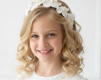 Diadema floral hecha a mano con perlas para primera comunión / Accesorio para el cabello de boda personalizado