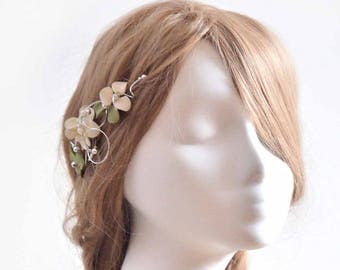 Simply bridal hair piece, Ivory floral hair clip, Decorative hair clip with flowers, Brodesmaids hair piece, Wedding hair pin