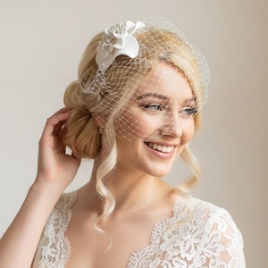 Ivory Birdcage Veil with Silver Details – Elegant Handmade Bridal Fascinator, Vintage Wedding Headpiece, Ivory Flower Veil