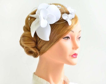 Large white flower fascinator, Mini hat, large hair flower on a headband, Bridal accessory, Wedding fascinator, Bridal large hair decoration