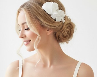 Handmade White Mini Fascinator – Elegant Bridal Hair Clip for Wedding or Special Events