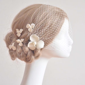 Ivory  birdcage veil  Bridal veil flower pin Flowers with veil Bridal headpiece Head piece  White fascinator Flower headpiece