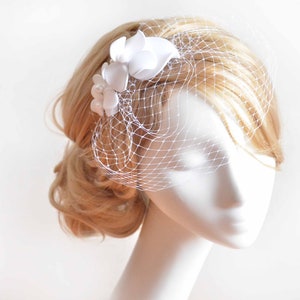 Petite birdcage veil with floral simple headpiece, Simple birdcage veil, Flowers with veil, Bridal hair clip, Wedding hair accessories image 1