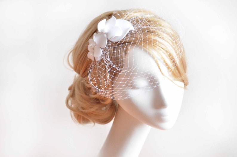 Petite birdcage veil with floral simple headpiece, Simple birdcage veil, Flowers with veil, Bridal hair clip, Wedding hair accessories image 1