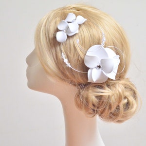 Modern and unique fascinator in ivory, Simple hair decoration, Bridesmaids accessories, Wedding hair clip, Bridal fascinator with flowers image 6