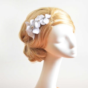 Ivory fascinator, Simple headpiece for a bride, Floral headpiece, Hat alternative , Bridesmaids hair clip, Hair comb with simple flowers, image 8