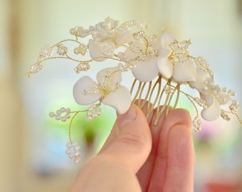 First Communion hair comb, Bridal floral decorative hair comb, Delicate ivory flower headpiece, Wedding hair accessory, Decorative hair clip