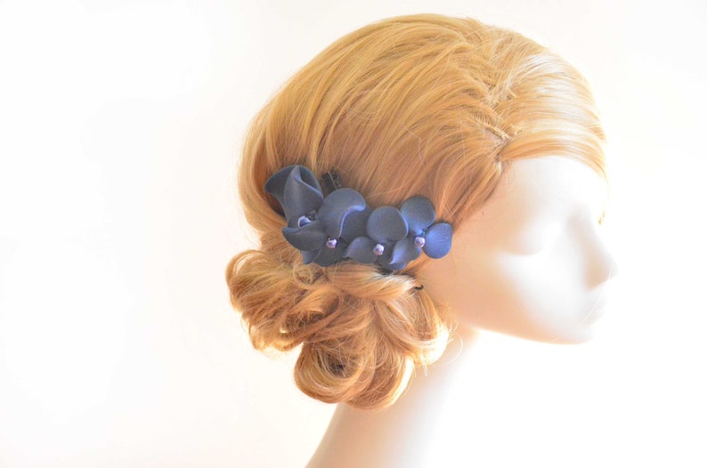 Bibi ivoire, coiffe simple pour une mariée, coiffe florale, alternative au chapeau, barrette à cheveux pour demoiselles d'honneur, peigne à cheveux avec fleurs simples, image 6