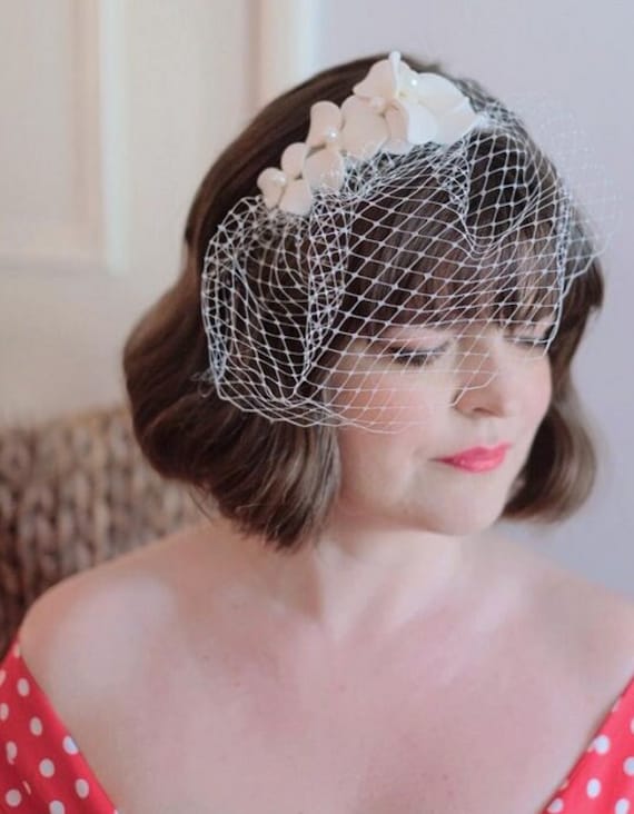 White flower fascinator veil clip, Bridal headpiece with netting, Wedding hair accessories
