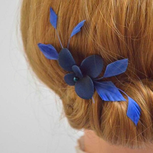 Pince à cheveux plumes bleu marine, épingle à cheveux plumes de demoiselles d'honneur, pince plume de mariée, casque de mariage, pince à cheveux plumes bleu marine, accessoires de cheveux