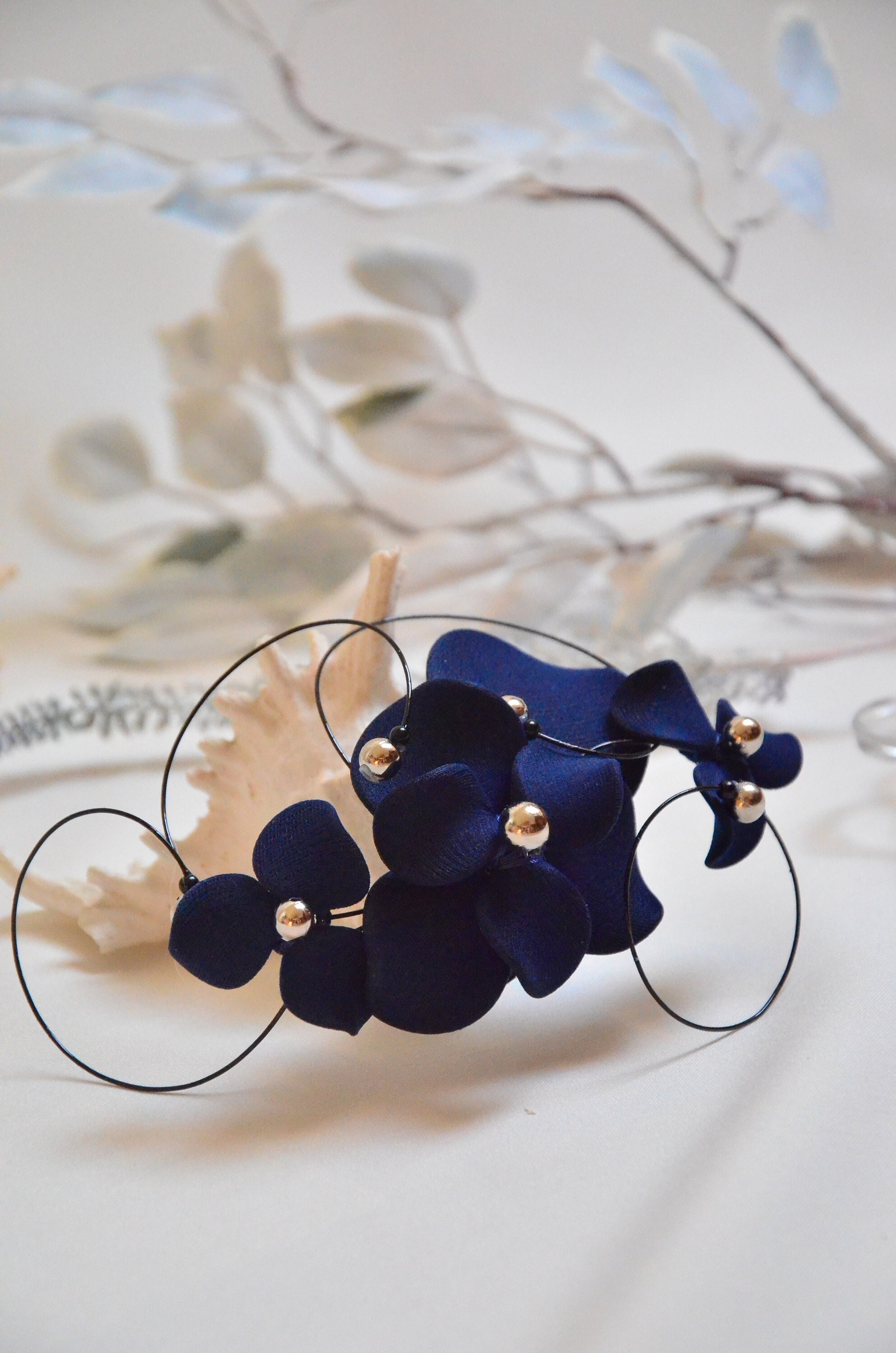 Black Floral Fascinator With Beaded Wire Loops – Custom  display picture 2